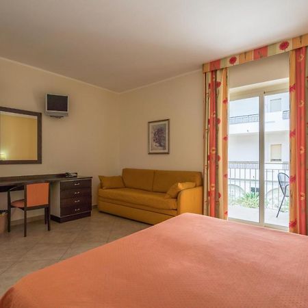 לטויאני Hotel Orizzonte מראה חיצוני תמונה