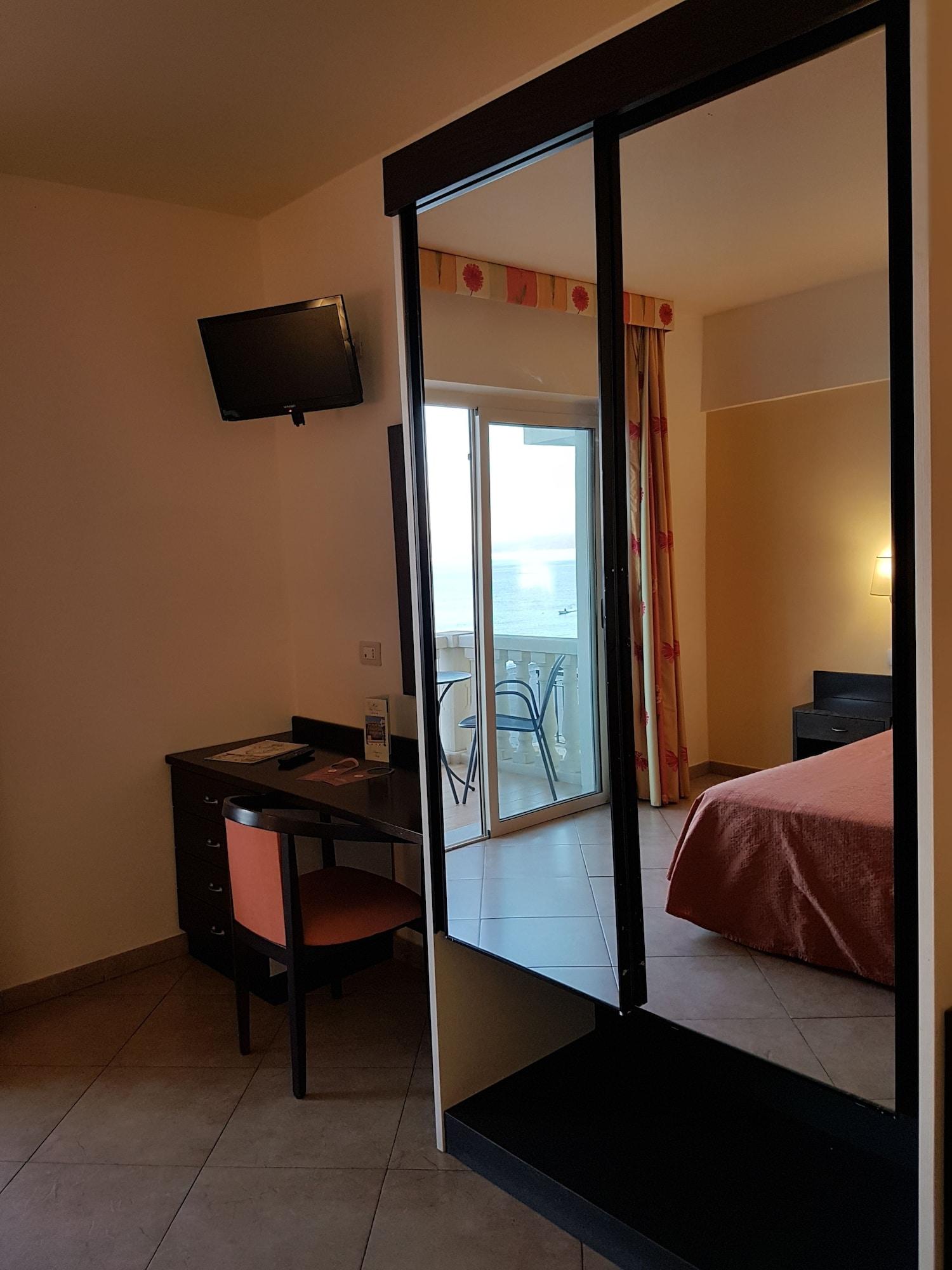 לטויאני Hotel Orizzonte מראה חיצוני תמונה