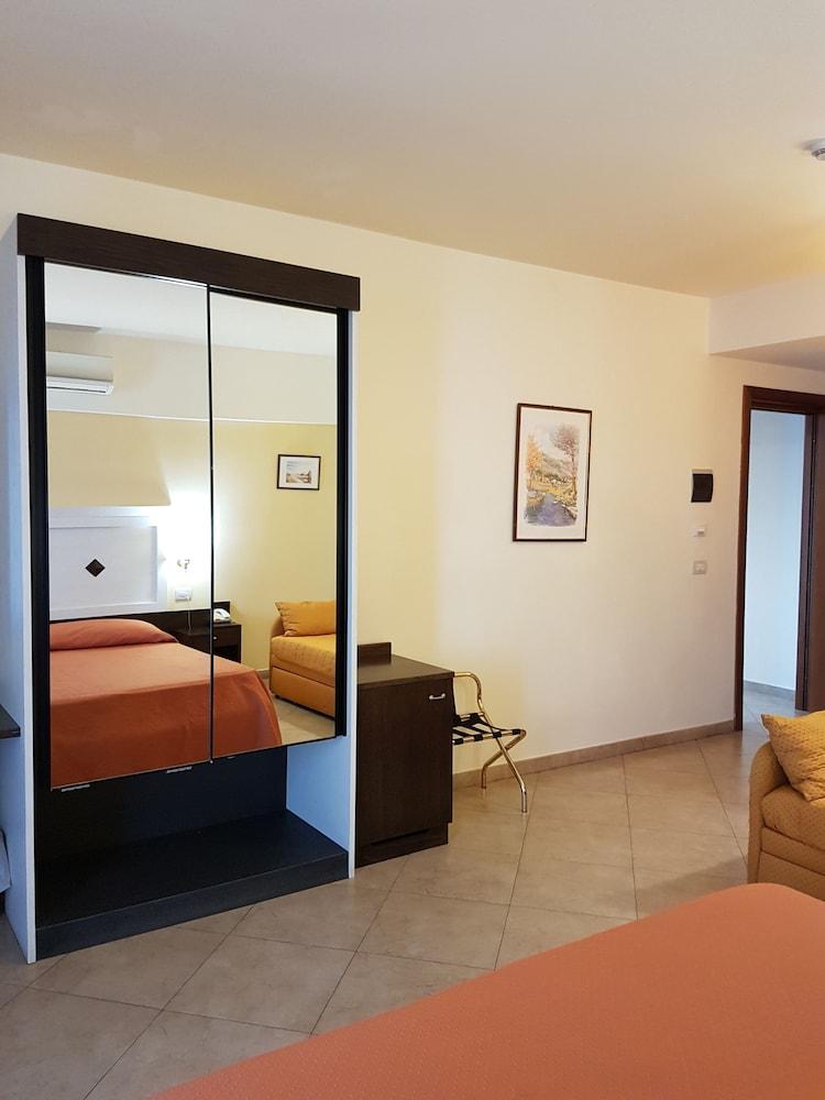 לטויאני Hotel Orizzonte מראה חיצוני תמונה