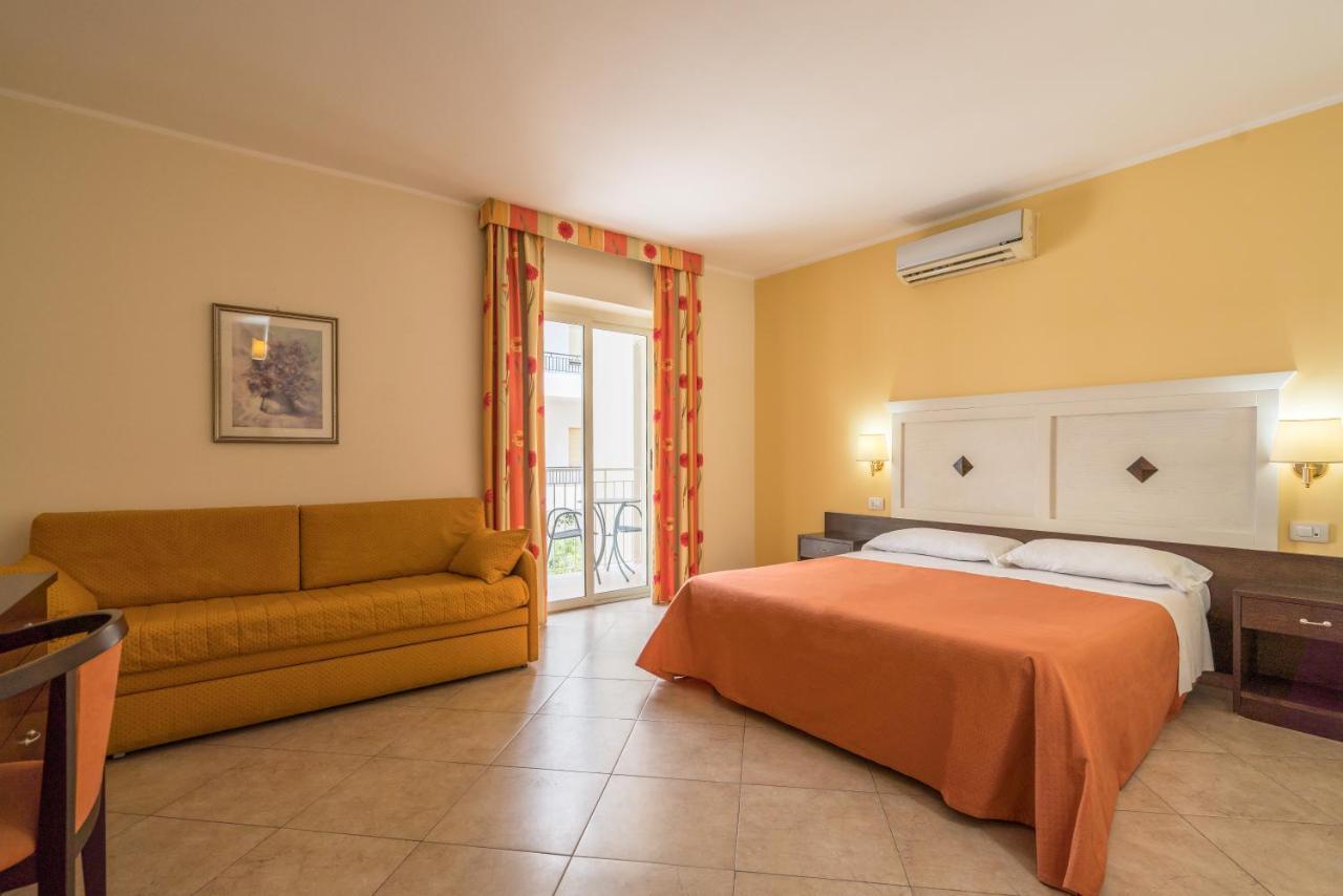 לטויאני Hotel Orizzonte מראה חיצוני תמונה