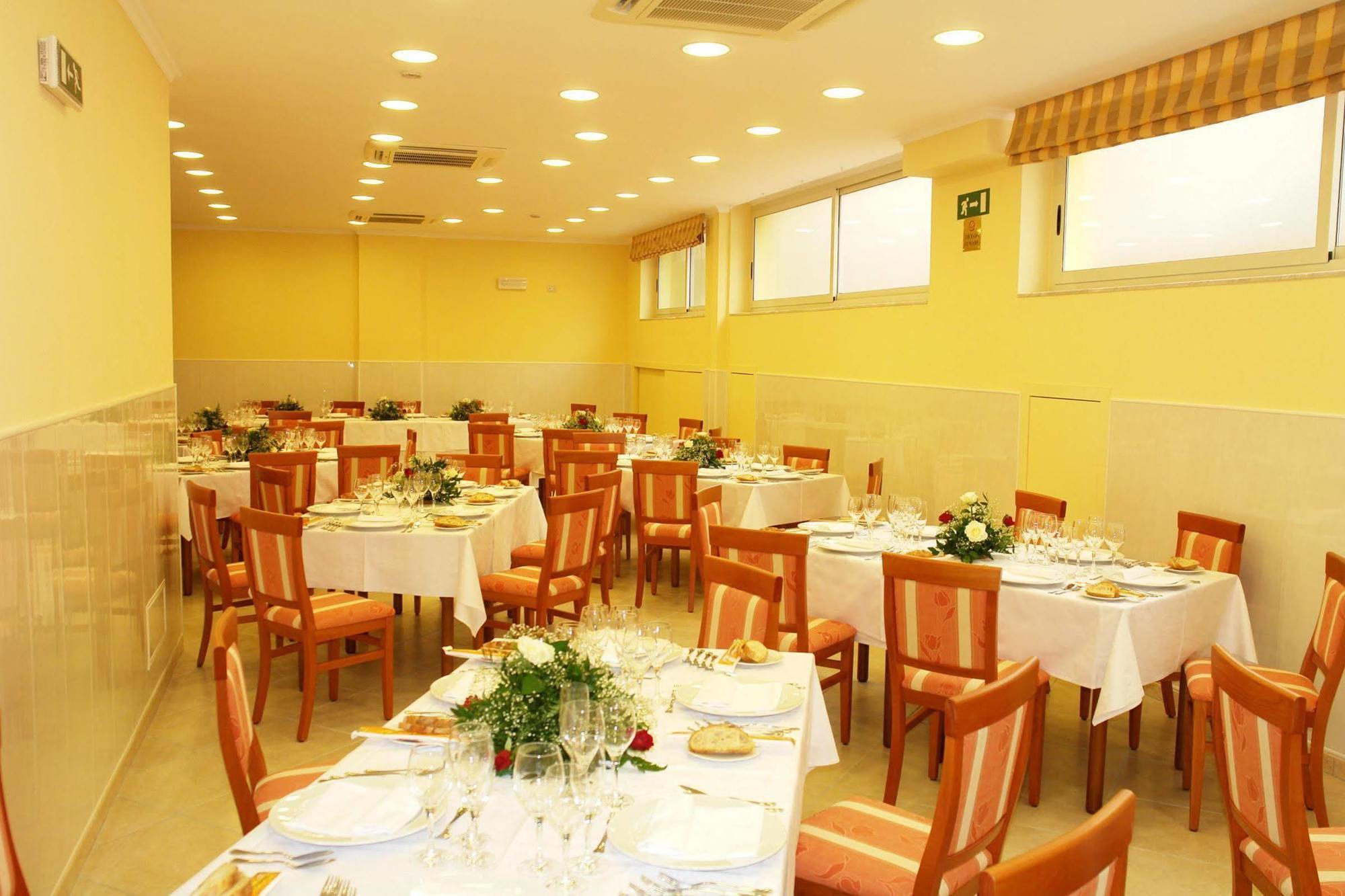 לטויאני Hotel Orizzonte מסעדה תמונה