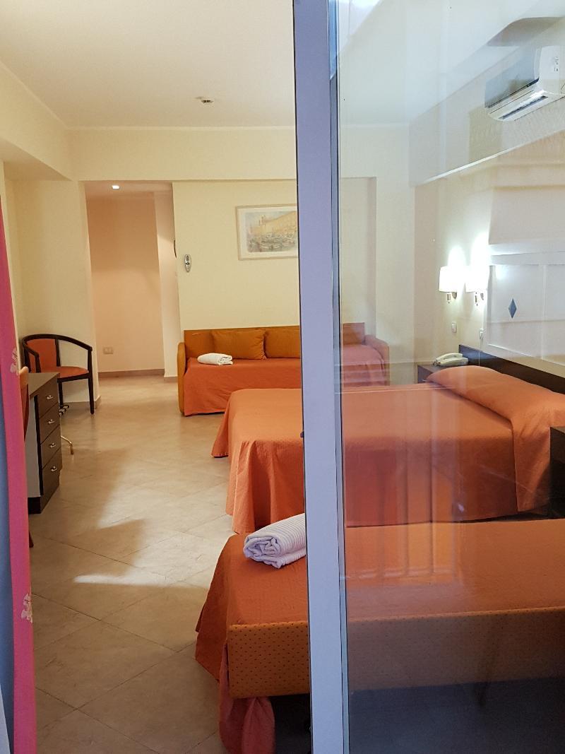 לטויאני Hotel Orizzonte מראה חיצוני תמונה