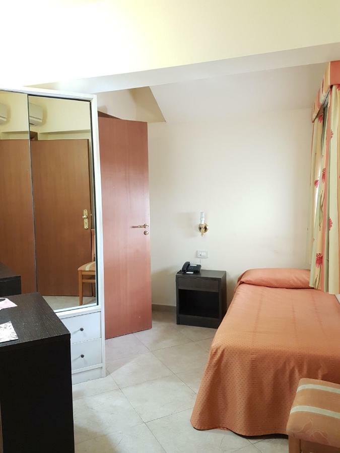 לטויאני Hotel Orizzonte מראה חיצוני תמונה